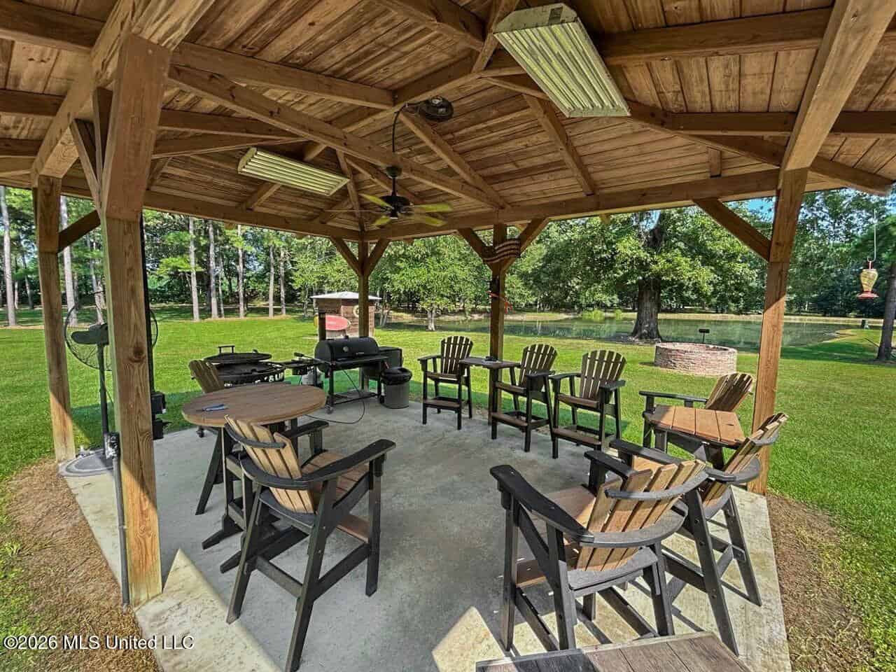 85± Acre Luxury Estate in Poplarville, MS