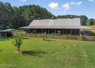 85± Acre Luxury Estate in Poplarville, MS