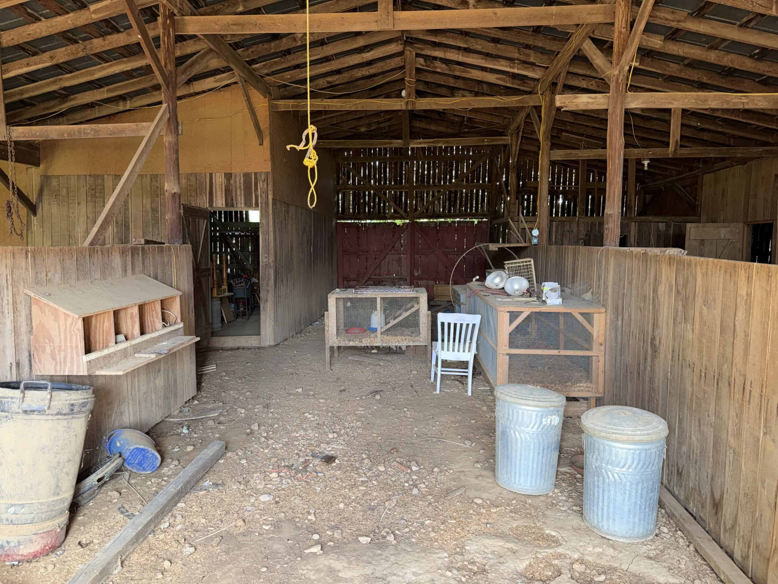 ESTATE FOR SALE IN TN, 56 AC, DEER & TURKEY HUNTING, CREEK, FIELDS, BARN