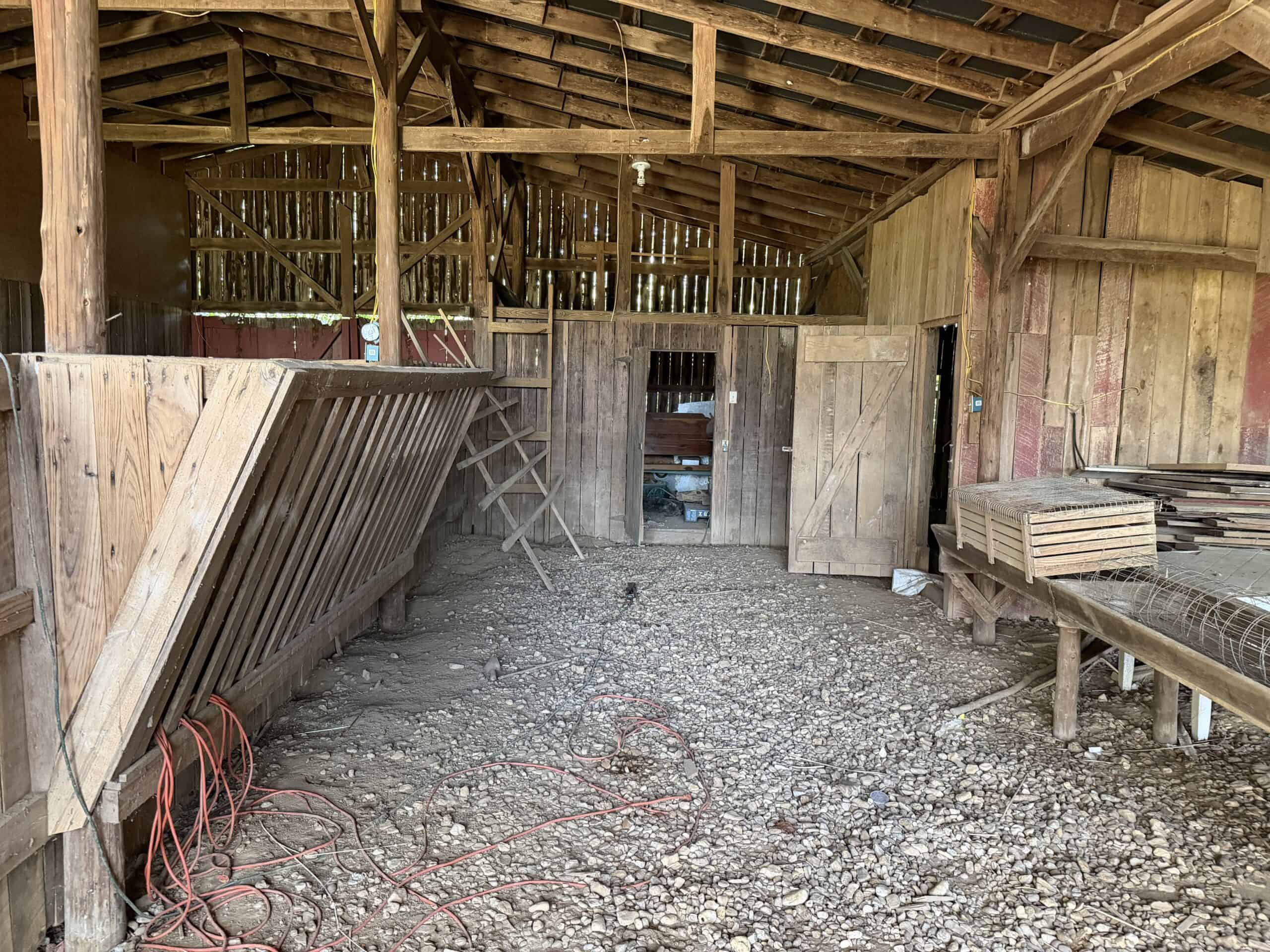 ESTATE FOR SALE IN TN, 56 AC, DEER & TURKEY HUNTING, CREEK, FIELDS, BARN