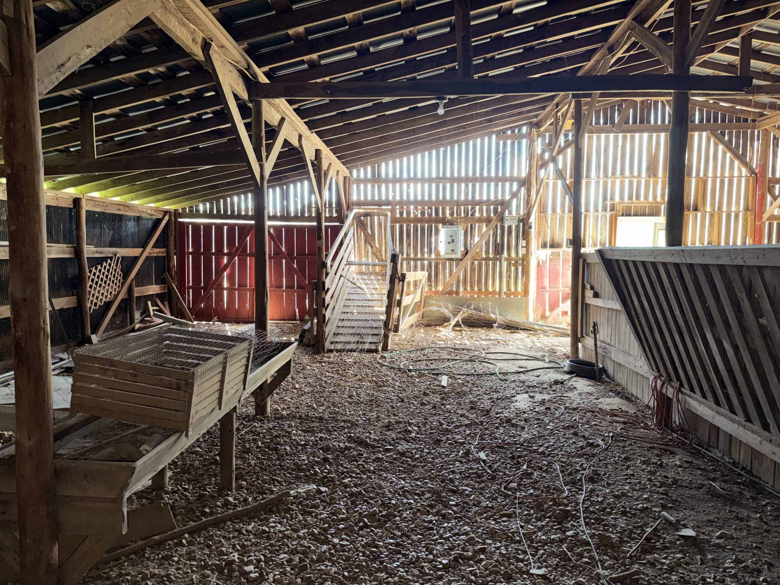 ESTATE FOR SALE IN TN, 56 AC, DEER & TURKEY HUNTING, CREEK, FIELDS, BARN