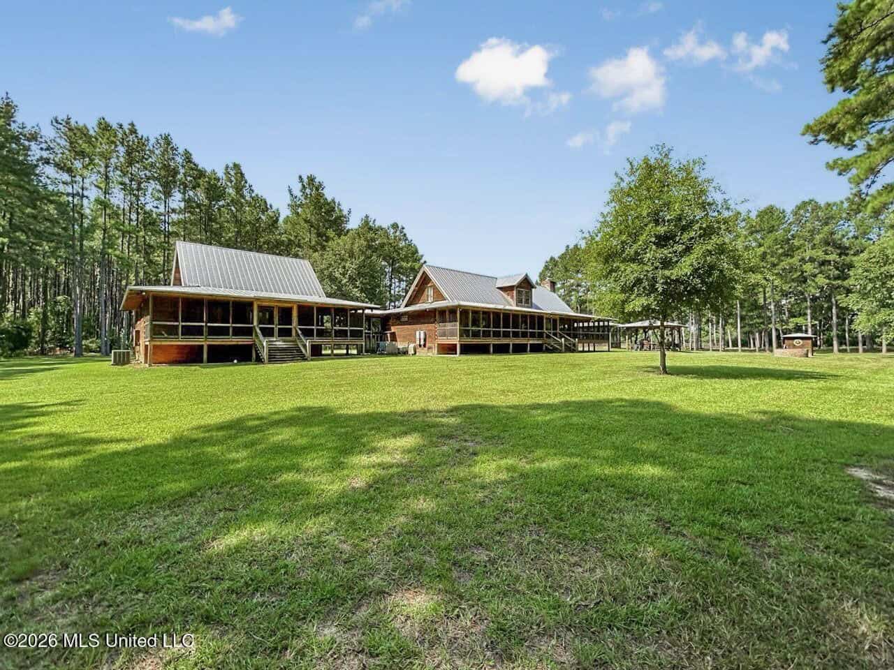 85± Acre Luxury Estate in Poplarville, MS