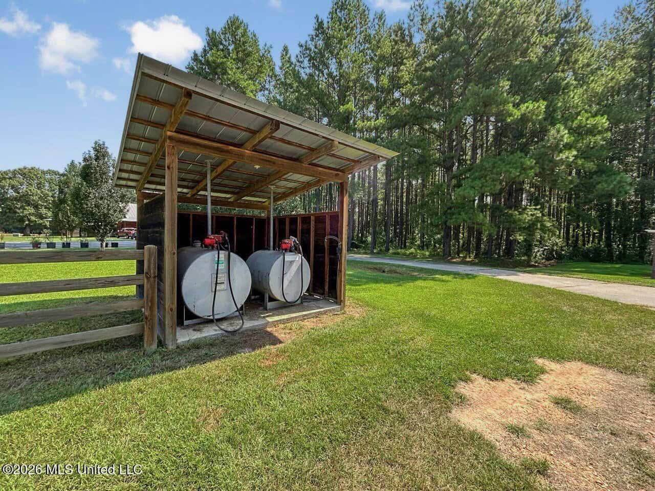 85± Acre Luxury Estate in Poplarville, MS