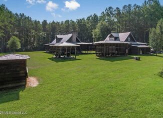 85± Acre Luxury Estate in Poplarville, MS