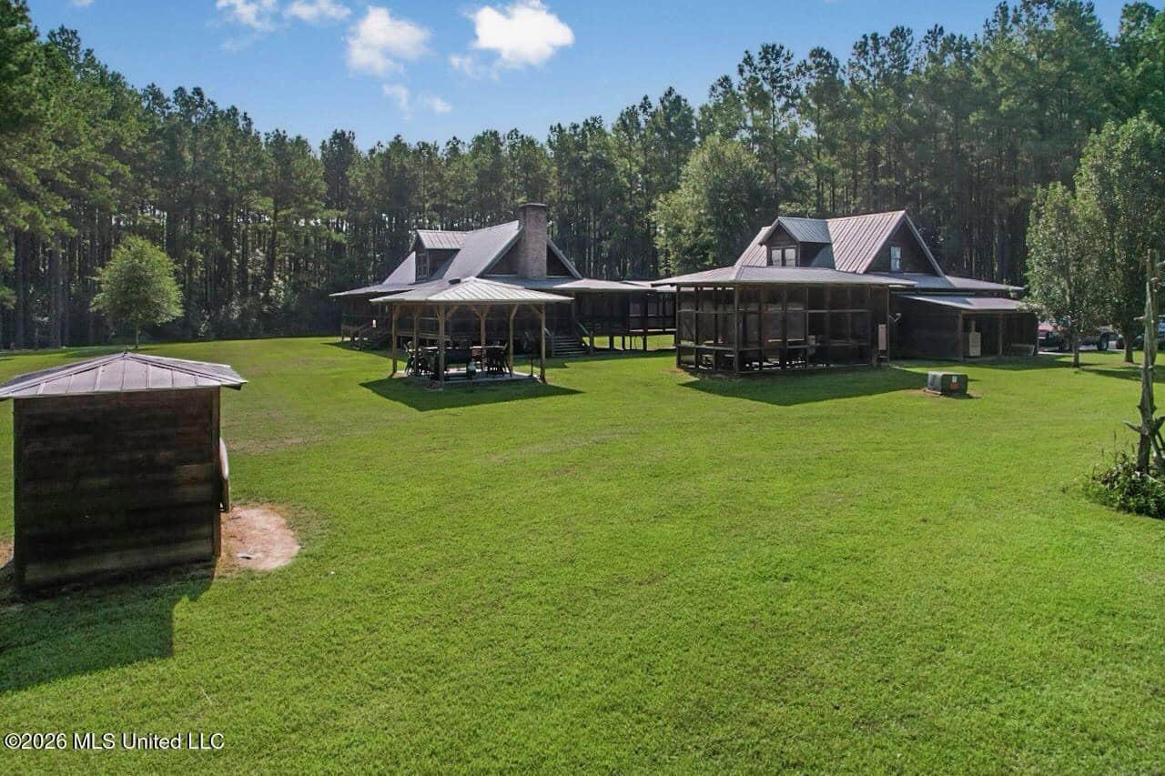 85± Acre Luxury Estate in Poplarville, MS