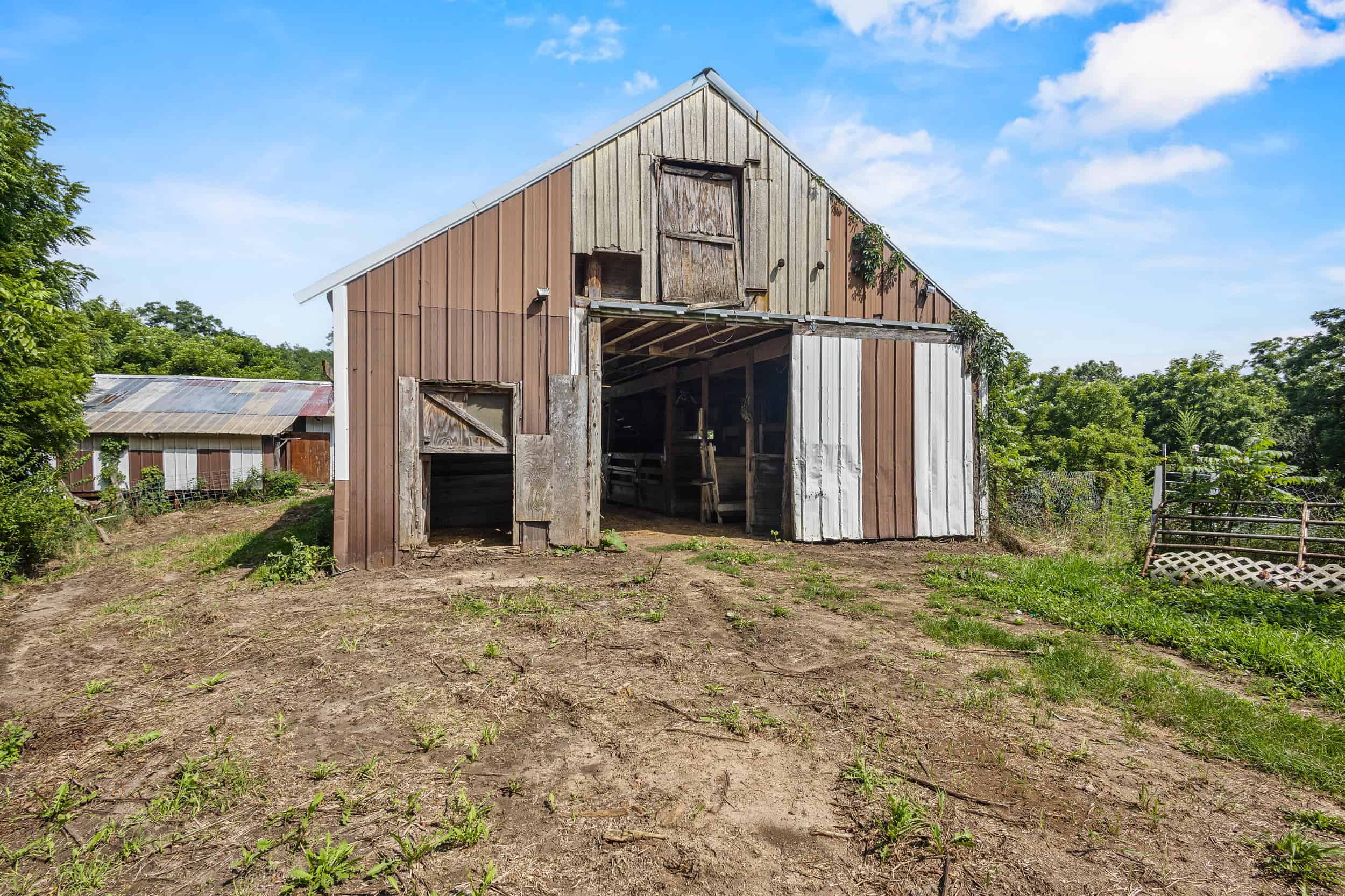 23+/- Acre Hobby Farm | Home | Pond | Outbuildings | Development Potential Online Auction