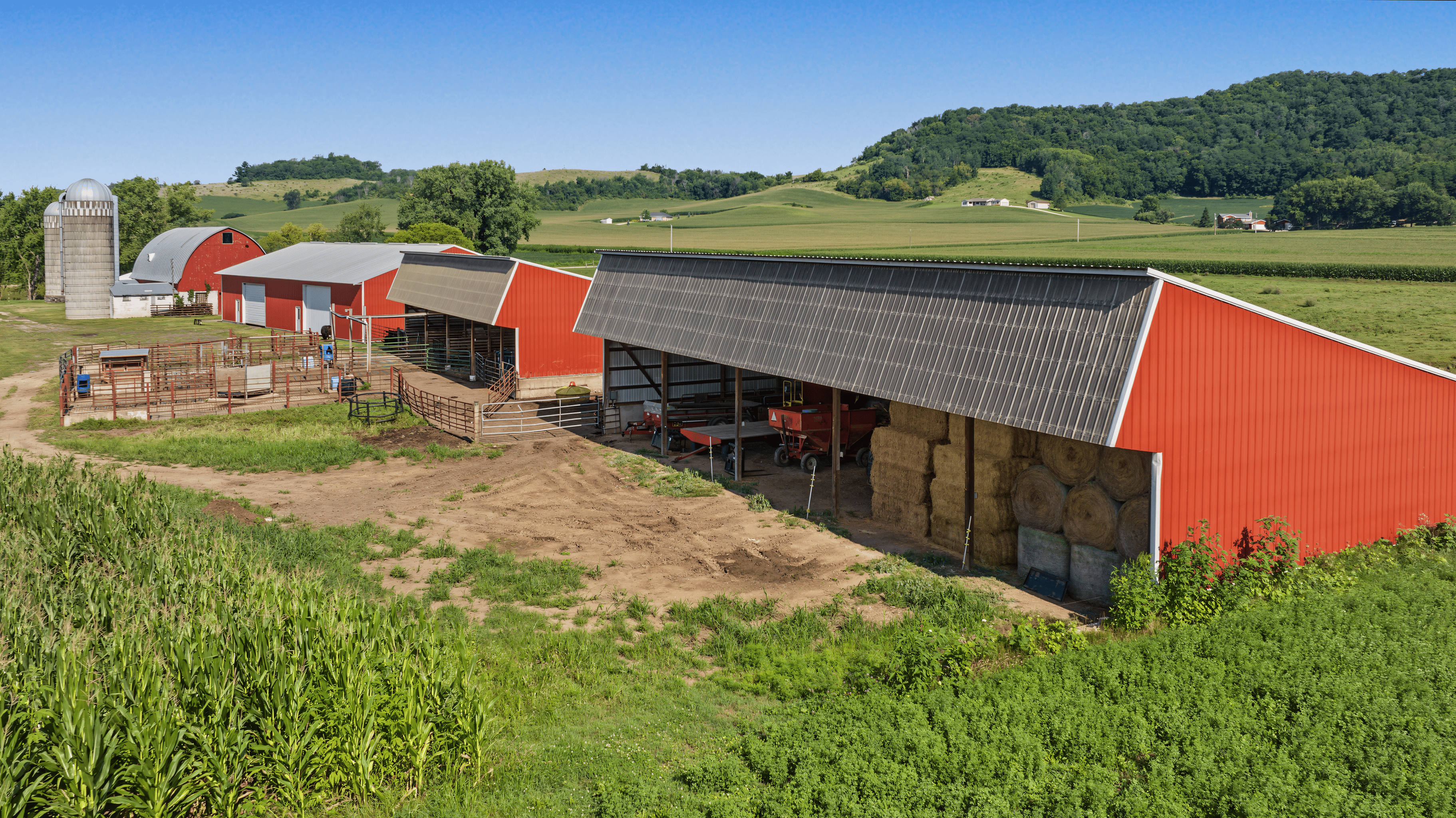76-ACRE DRIFTLESS AREA FARM & COUNTRY ESTATE LA CROSSE COUNTY, WISCONSIN