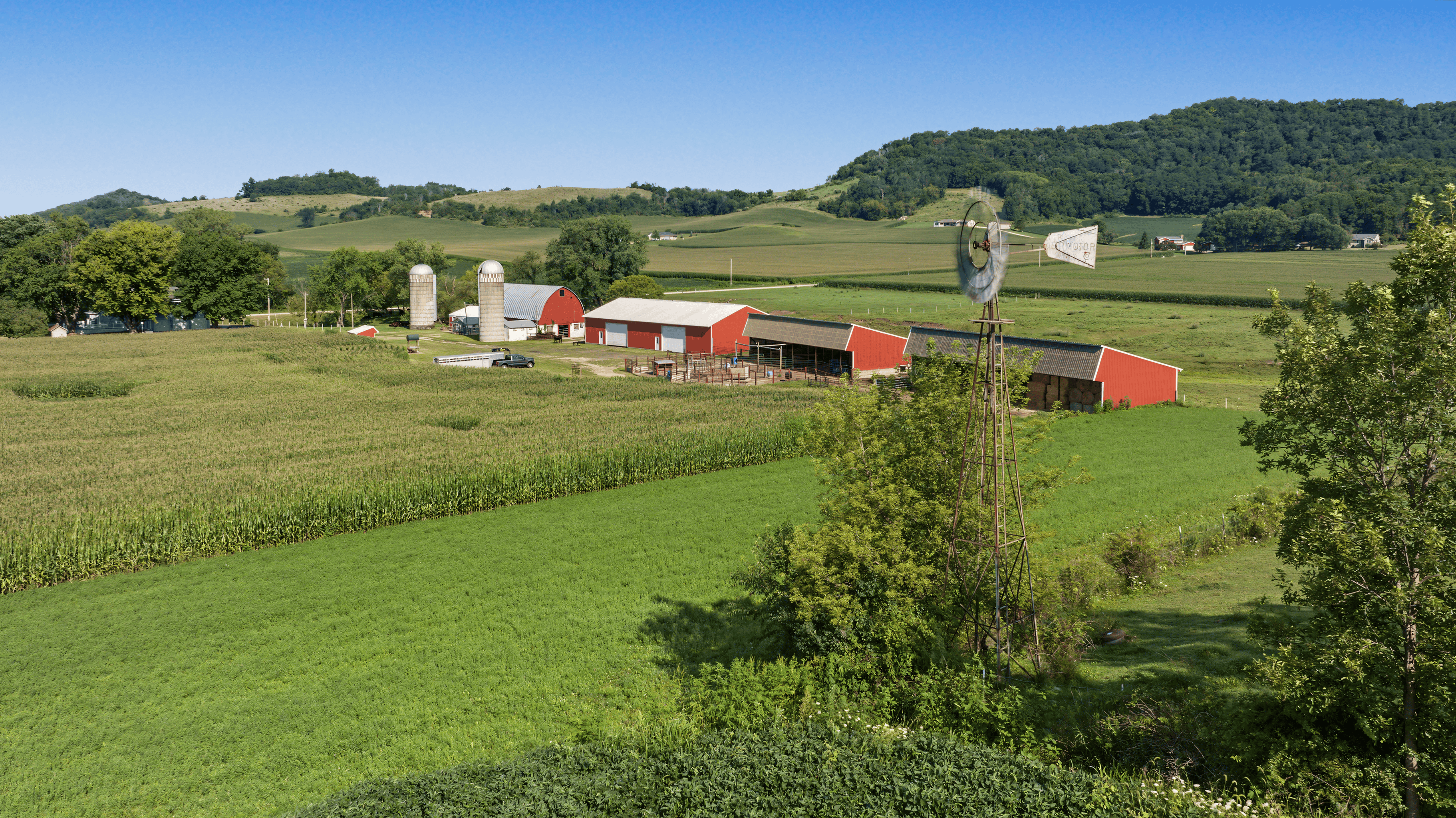 76-ACRE DRIFTLESS AREA FARM & COUNTRY ESTATE LA CROSSE COUNTY, WISCONSIN