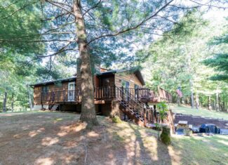 150+/- Acre Juneau County Hunting & Recreational Estate Home, Pond & Outdoor Retreat
