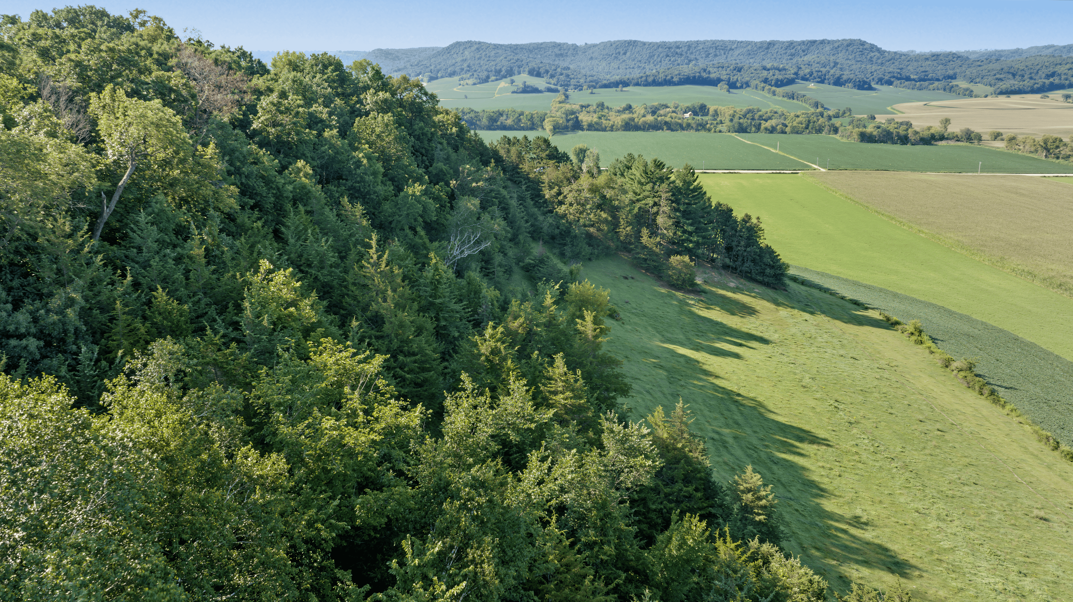 76-ACRE DRIFTLESS AREA FARM & COUNTRY ESTATE LA CROSSE COUNTY, WISCONSIN