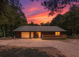 284 Hoot Owl Lane, Caulfield, Missouri 65626