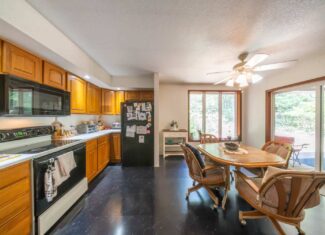 284 Hoot Owl Lane, Caulfield, Missouri 65626