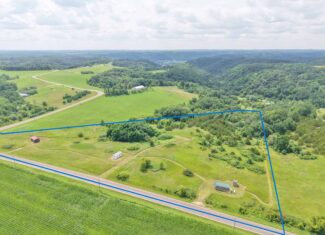 14.21 Acres Driftless Region SW Wisconsin 3-Seasonal Cabins