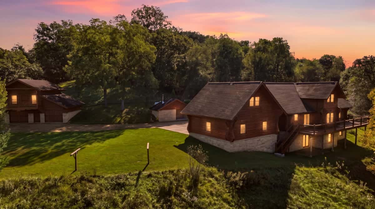 96.25-Acre Log Home, Pasture & Recreational Estate in Grant County, Wisconsin