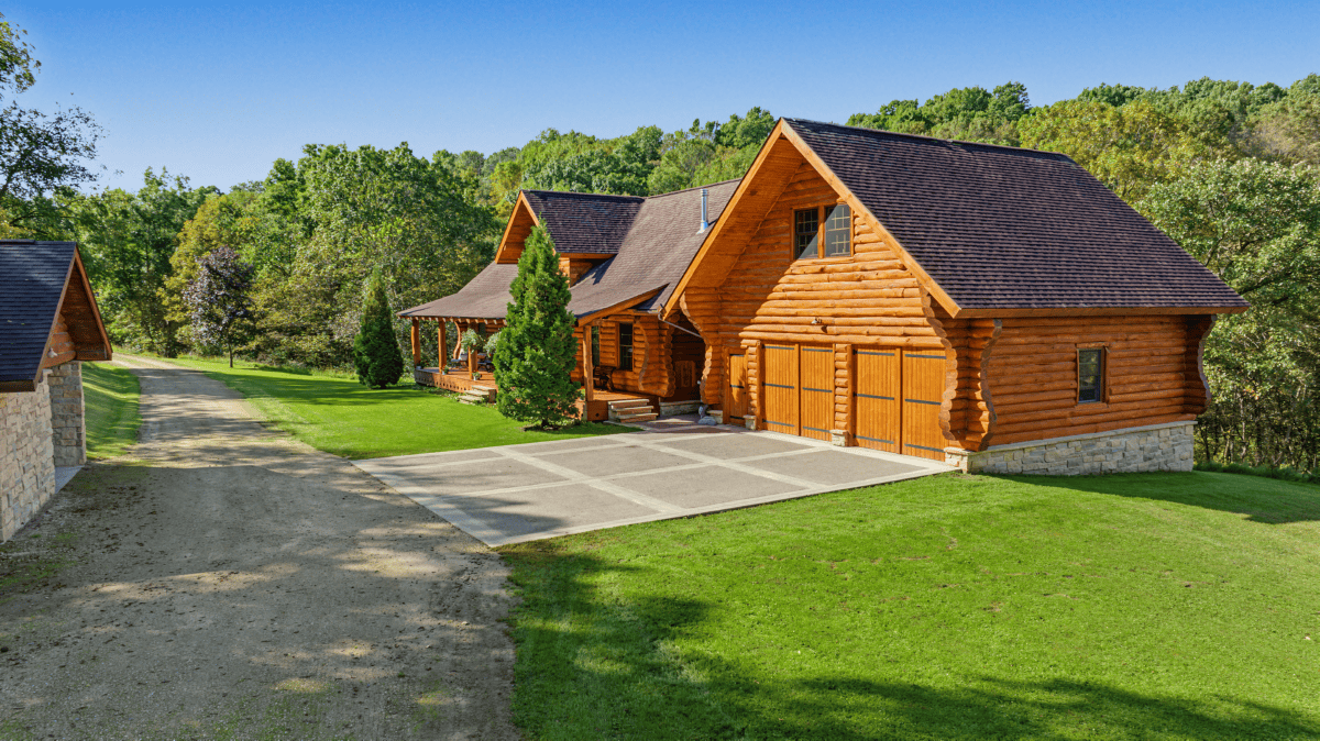 96.25-Acre Log Home, Pasture & Recreational Estate in Grant County, Wisconsin