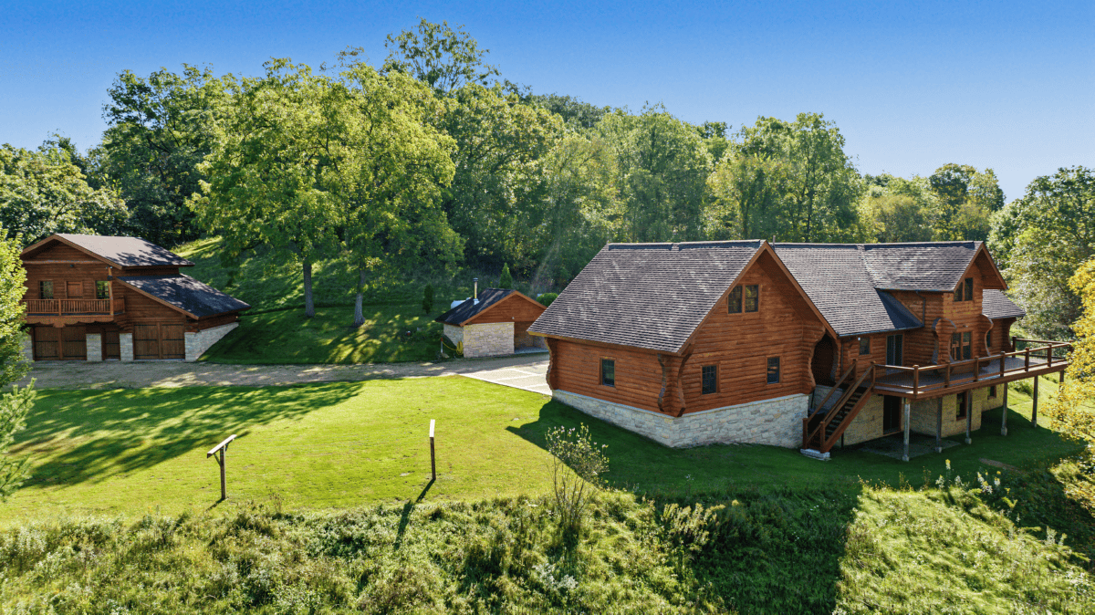 96.25-Acre Log Home, Pasture & Recreational Estate in Grant County, Wisconsin