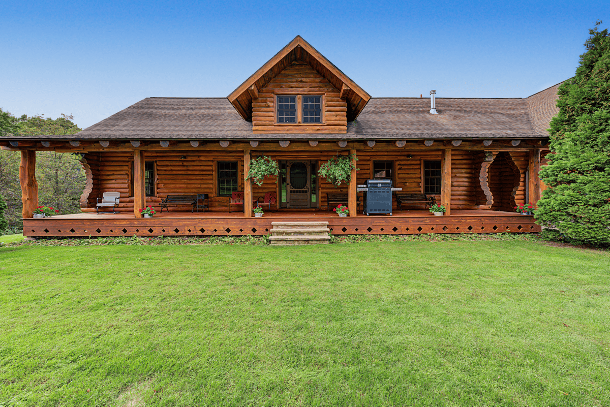 96.25-Acre Log Home, Pasture & Recreational Estate in Grant County, Wisconsin