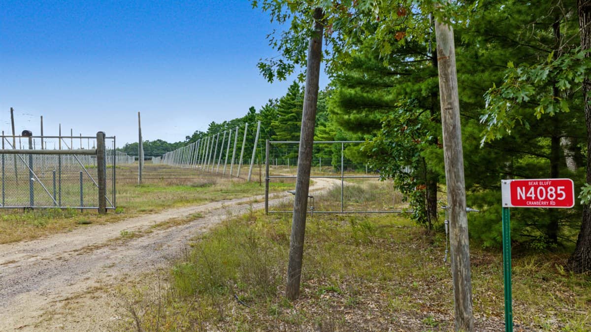 34.5± acre high-ground property in the Town of Bear Bluff