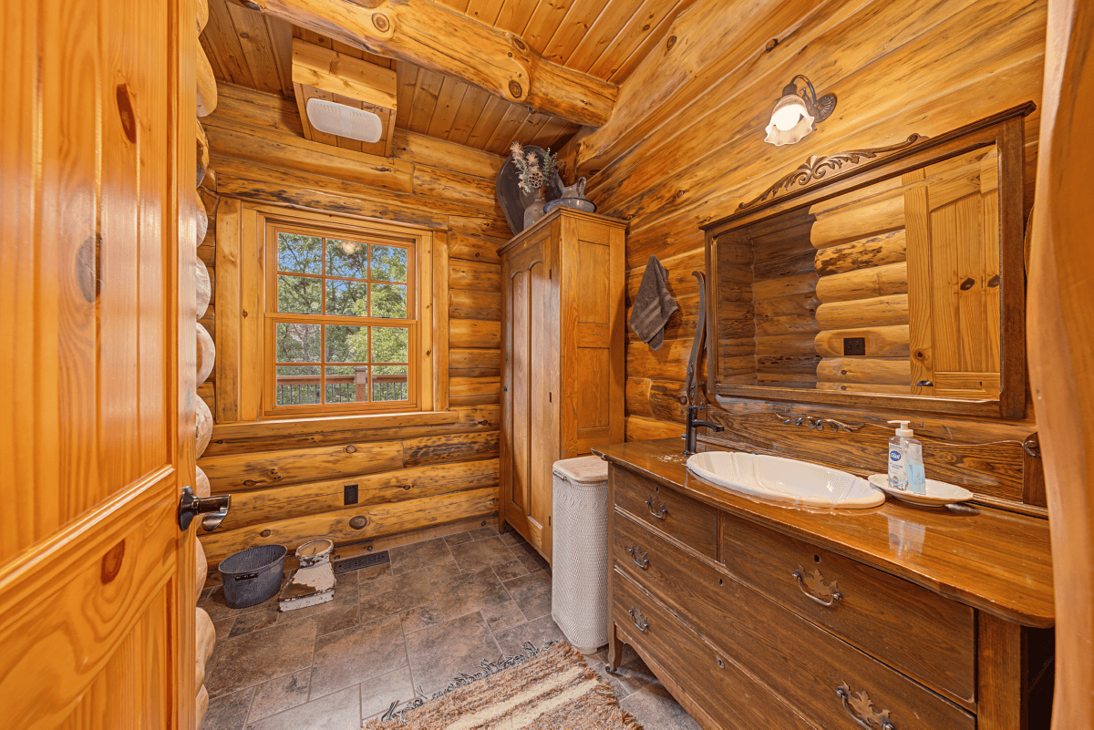 96.25-Acre Log Home, Pasture & Recreational Estate in Grant County, Wisconsin