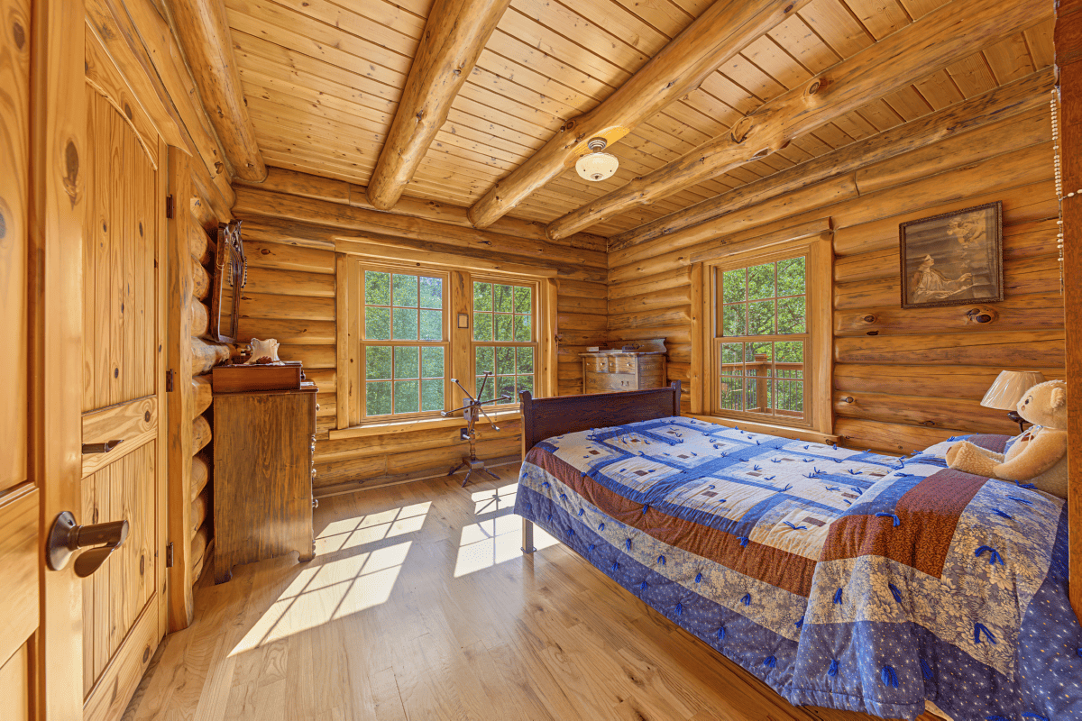 96.25-Acre Log Home, Pasture & Recreational Estate in Grant County, Wisconsin