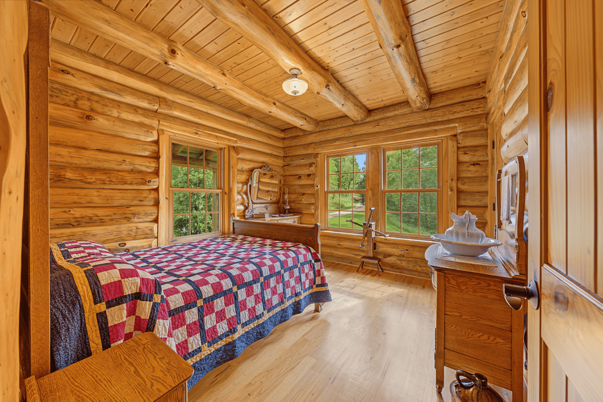 96.25-Acre Log Home, Pasture & Recreational Estate in Grant County, Wisconsin