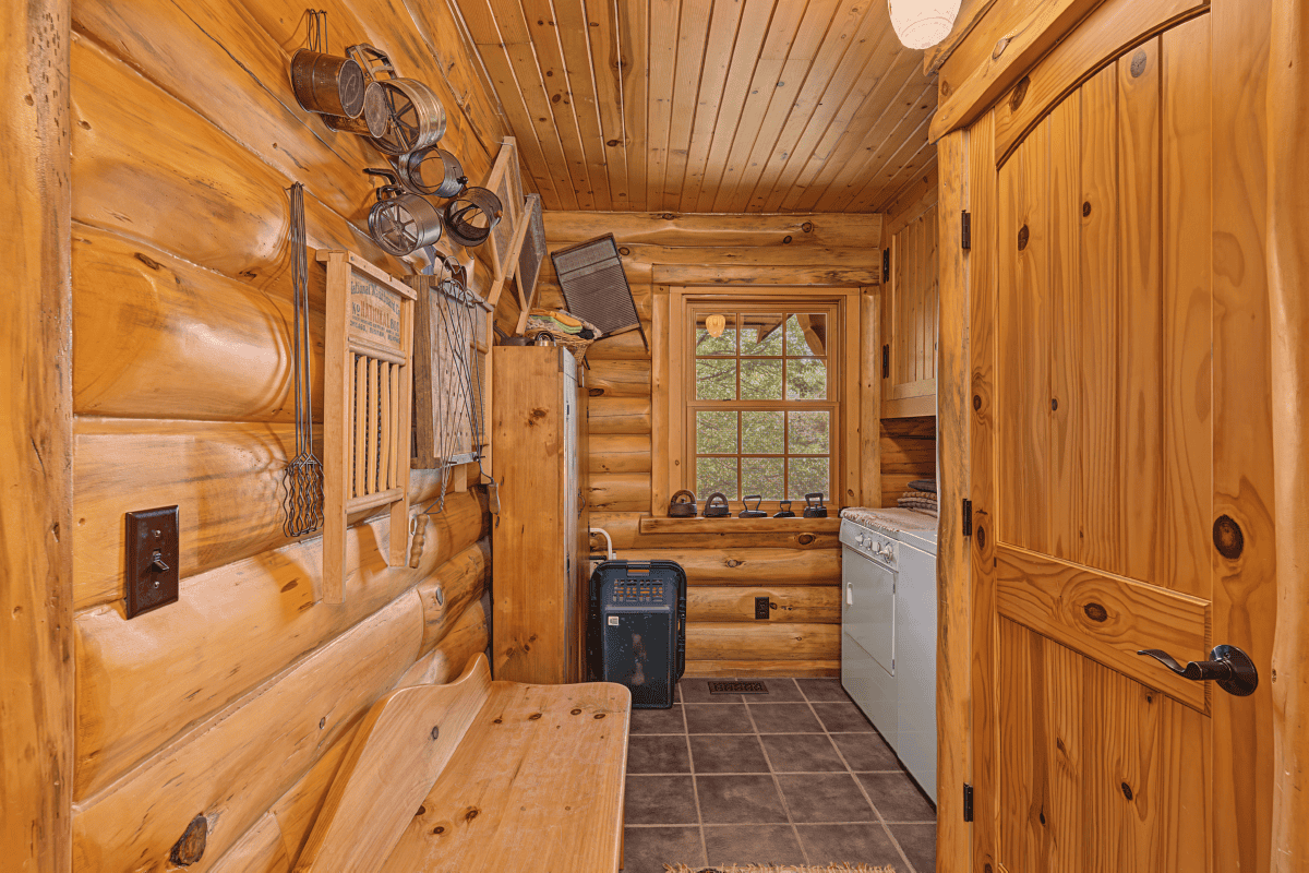 96.25-Acre Log Home, Pasture & Recreational Estate in Grant County, Wisconsin