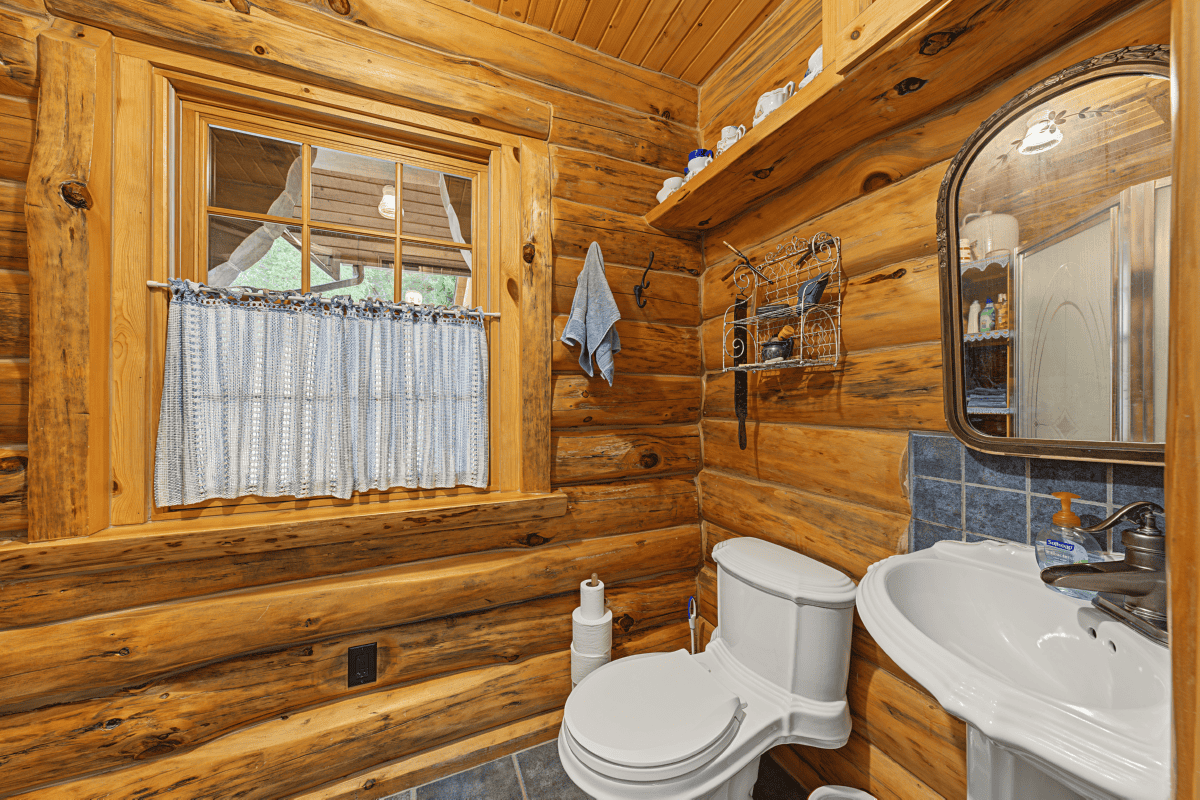 96.25-Acre Log Home, Pasture & Recreational Estate in Grant County, Wisconsin