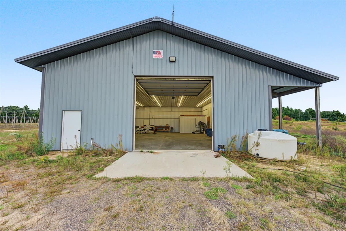 34.5± acre high-ground property in the Town of Bear Bluff