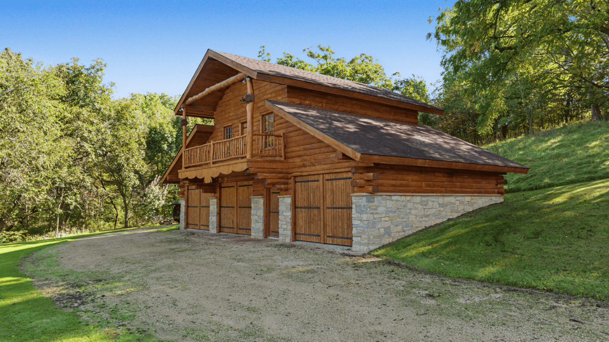 96.25-Acre Log Home, Pasture & Recreational Estate in Grant County, Wisconsin