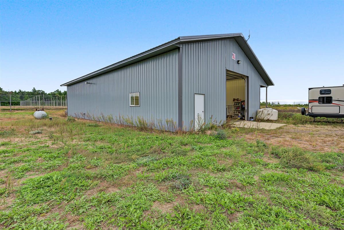 34.5± acre high-ground property in the Town of Bear Bluff