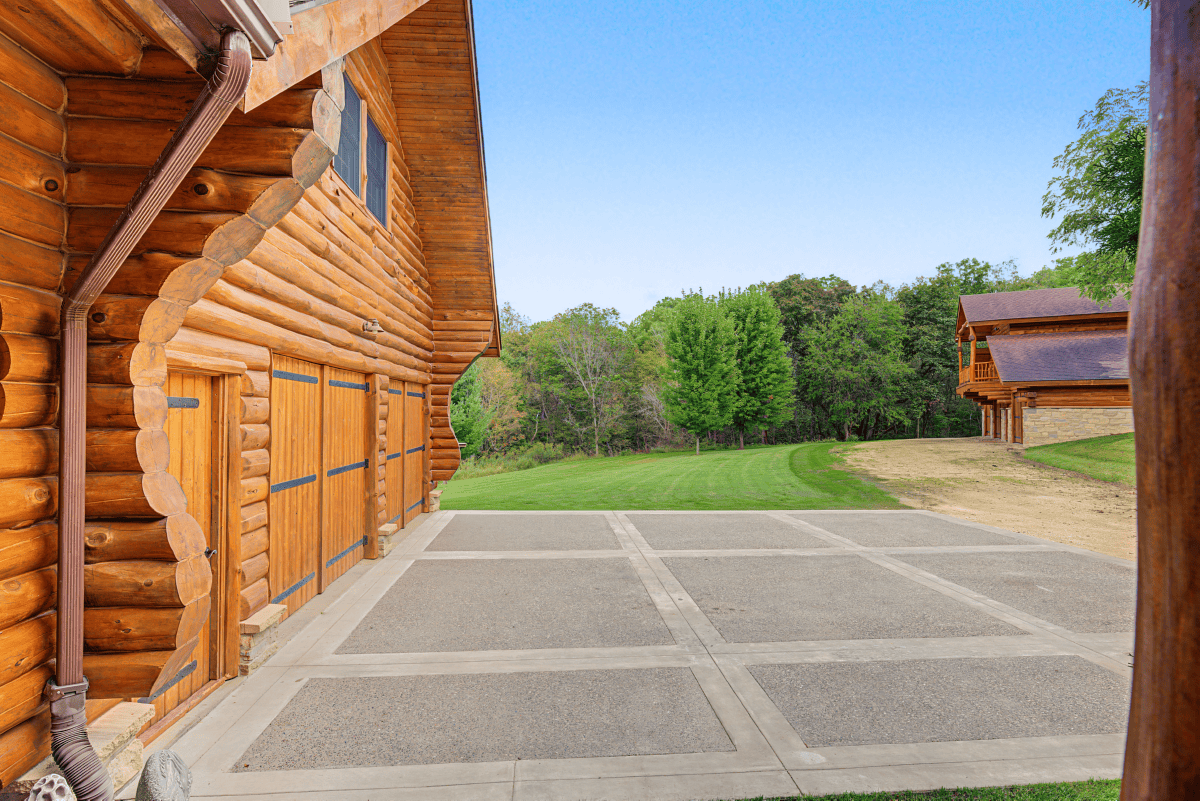 96.25-Acre Log Home, Pasture & Recreational Estate in Grant County, Wisconsin
