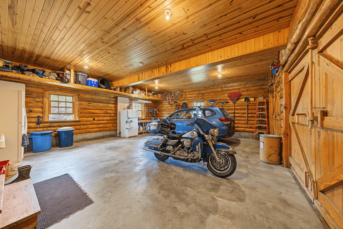 96.25-Acre Log Home, Pasture & Recreational Estate in Grant County, Wisconsin