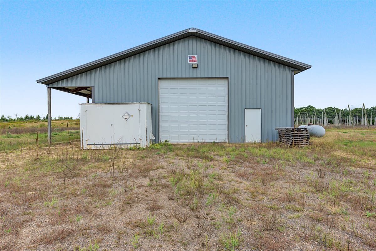 34.5± acre high-ground property in the Town of Bear Bluff