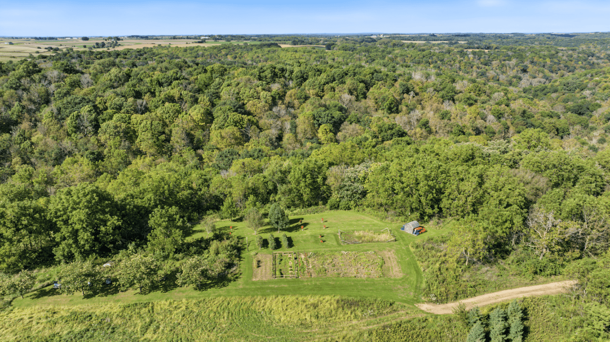 96.25-Acre Log Home, Pasture & Recreational Estate in Grant County, Wisconsin