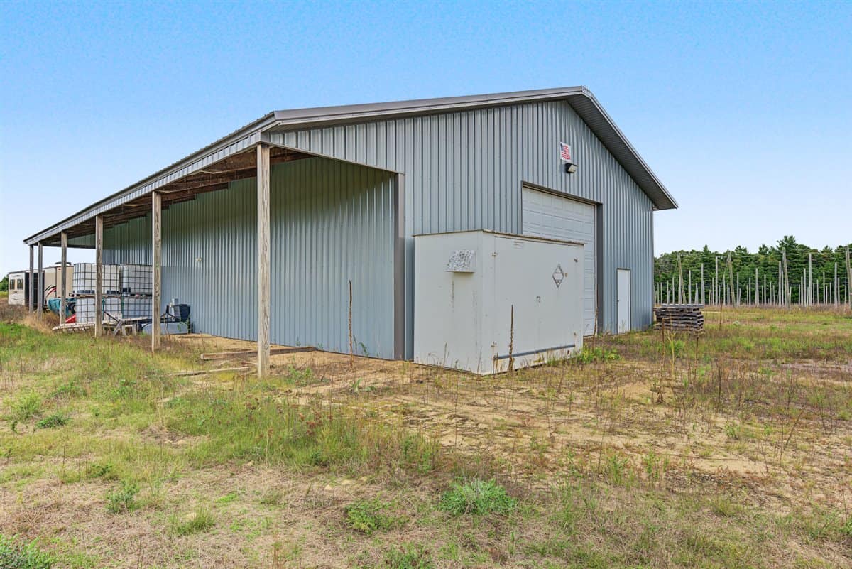 34.5± acre high-ground property in the Town of Bear Bluff