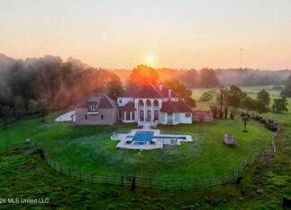 52± Acre Luxury Country Estate in Magnolia, MS
