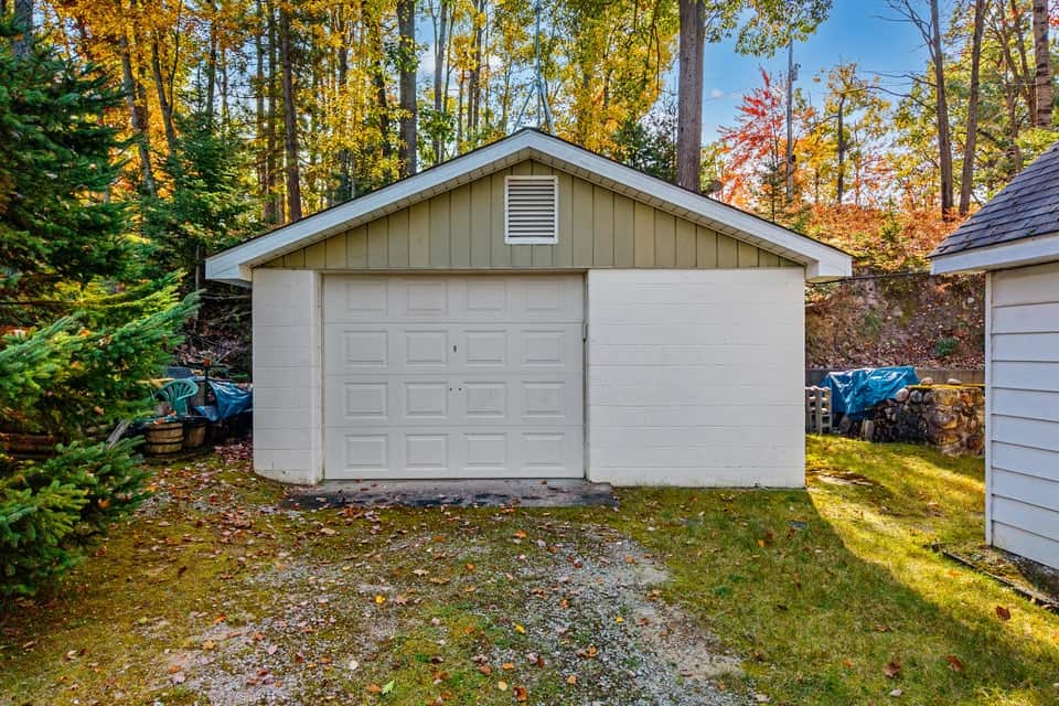 Charming Vintage Home on Canada Creek Ranch – 5.5 Lots Atlanta MI
