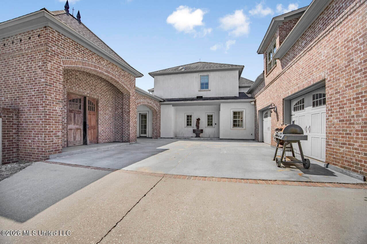52± Acre Luxury Country Estate in Magnolia, MS
