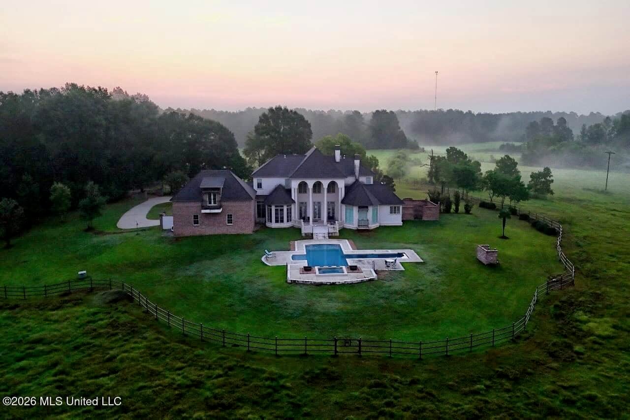 52± Acre Luxury Country Estate in Magnolia, MS