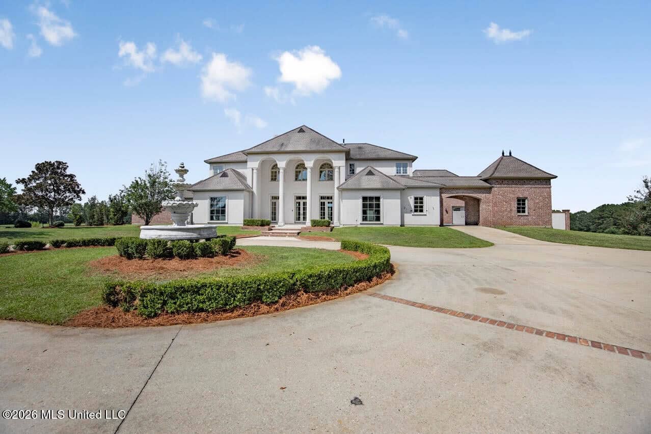 52± Acre Luxury Country Estate in Magnolia, MS