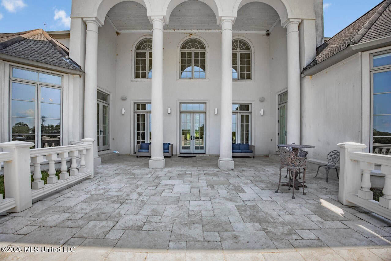 52± Acre Luxury Country Estate in Magnolia, MS