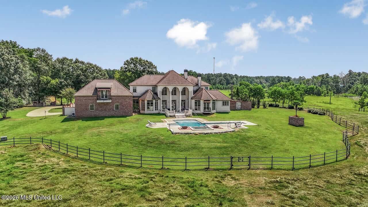 52± Acre Luxury Country Estate in Magnolia, MS