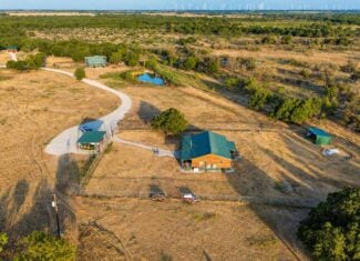 26 ac with Log Home in Jack County TX