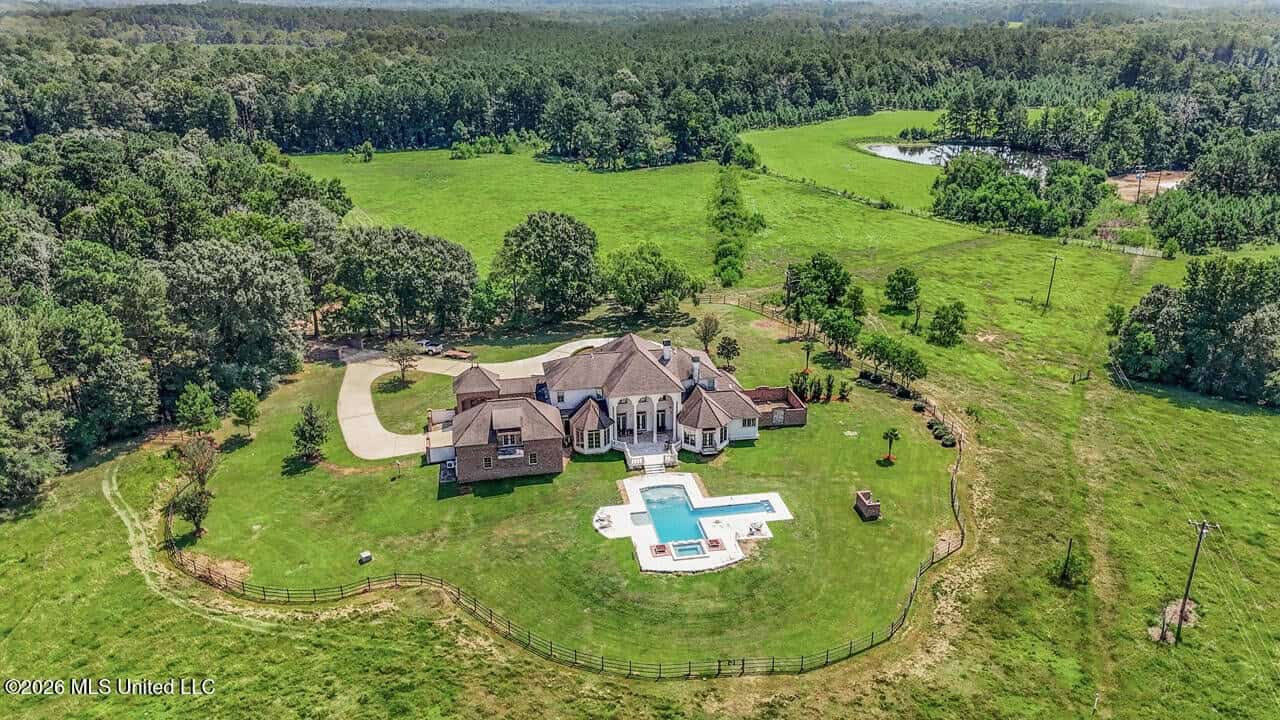 52± Acre Luxury Country Estate in Magnolia, MS