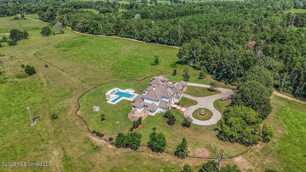 52± Acre Luxury Country Estate in Magnolia, MS