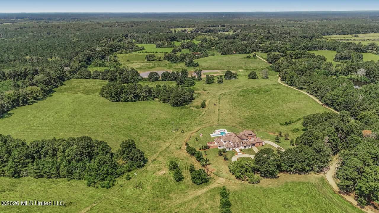 52± Acre Luxury Country Estate in Magnolia, MS
