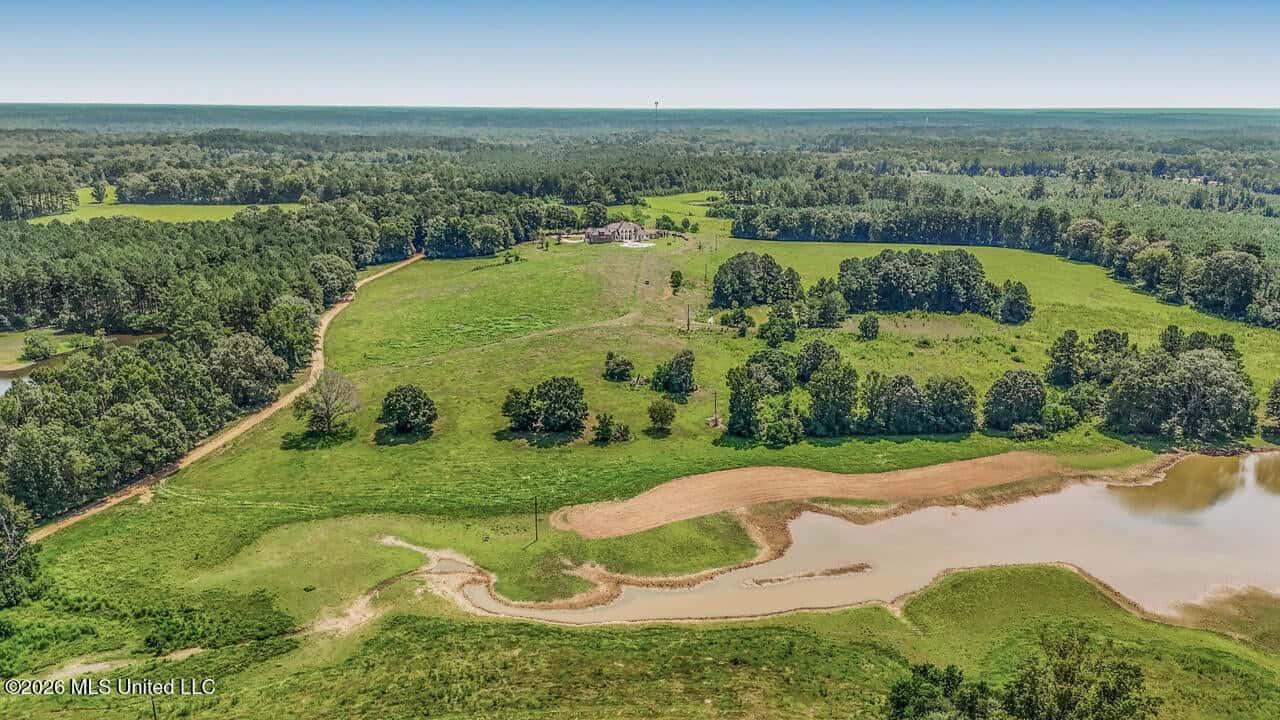 52± Acre Luxury Country Estate in Magnolia, MS