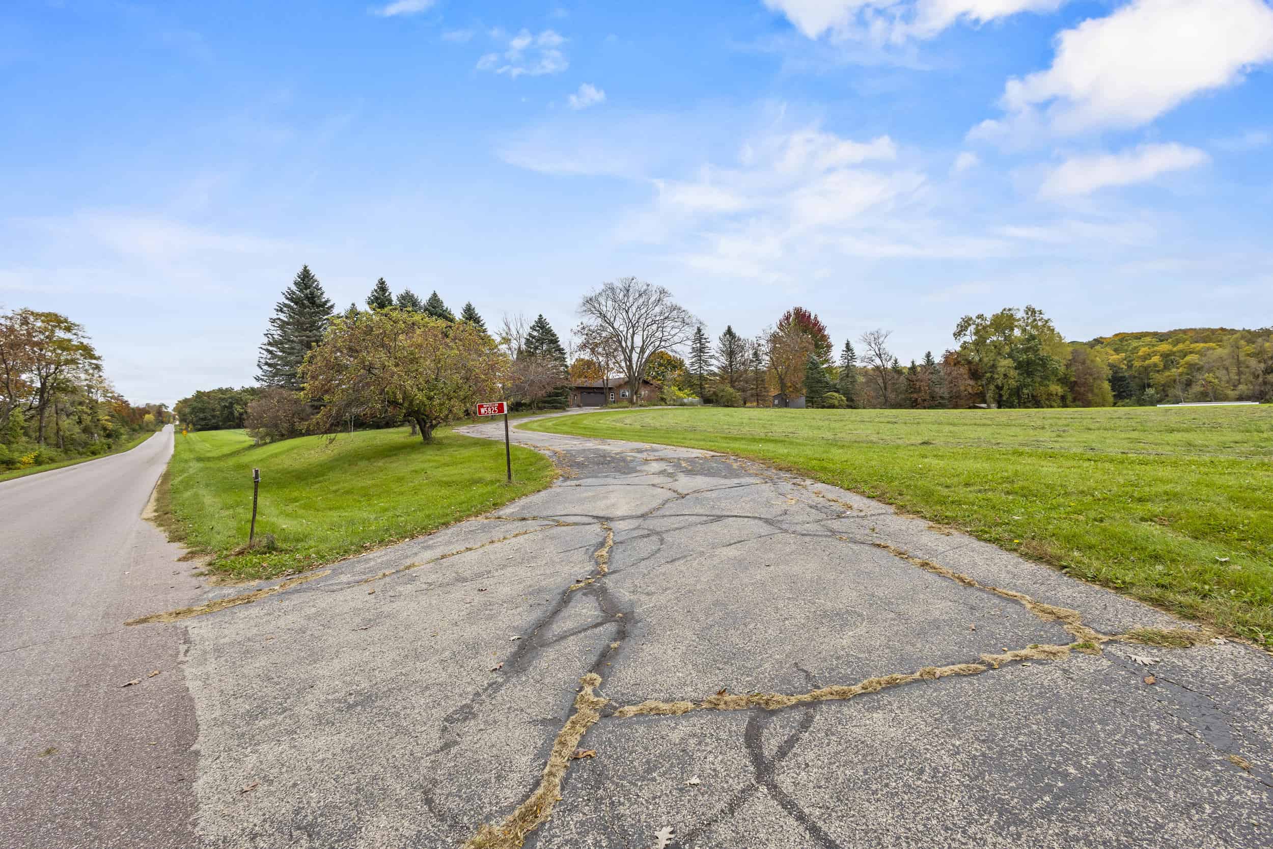 LIVE & ONLINE REAL ESTATE AUCTION – 50.82± Acres with 7-Acre Lake, Home & Outbuildings