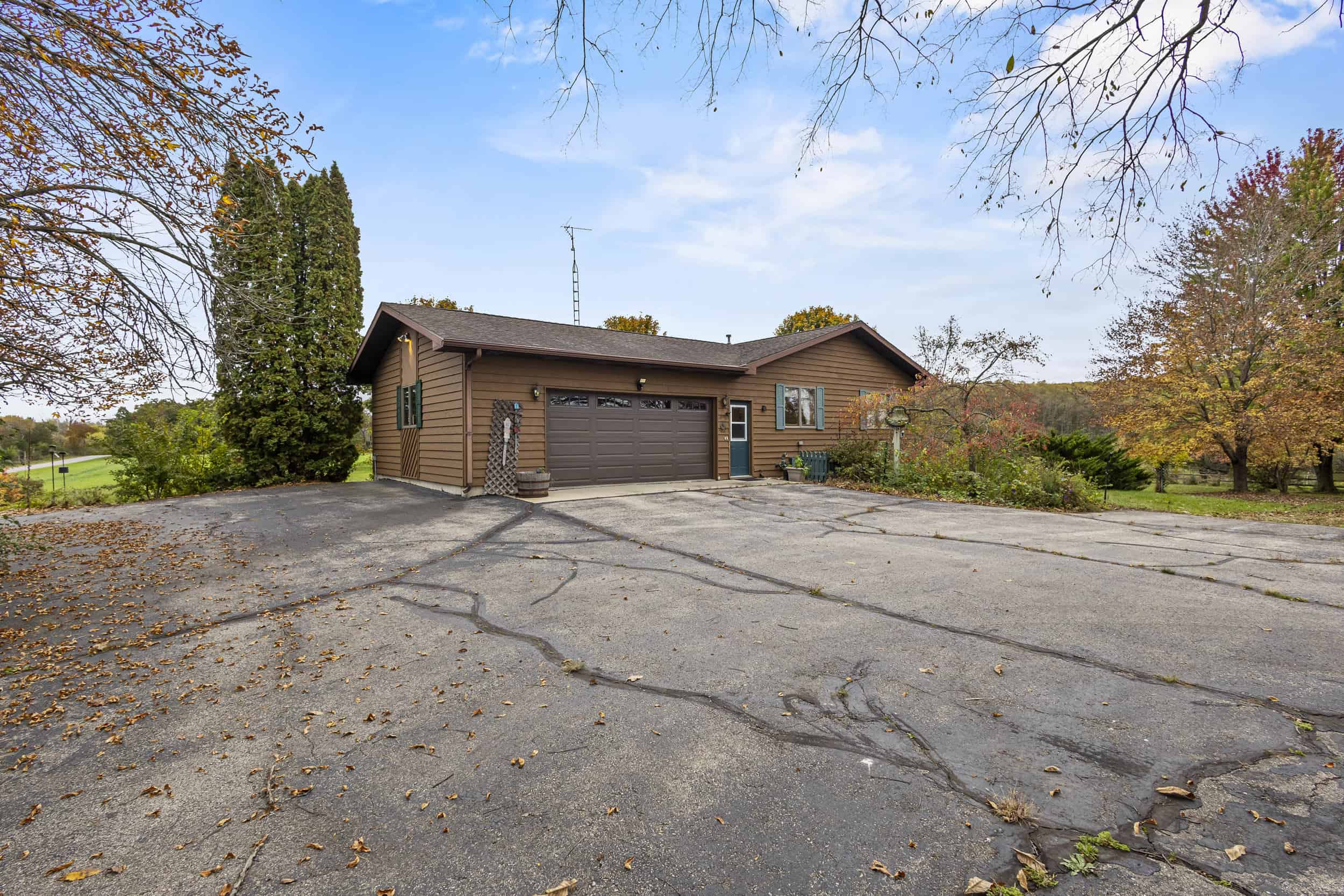 LIVE & ONLINE REAL ESTATE AUCTION – 50.82± Acres with 7-Acre Lake, Home & Outbuildings