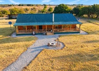 26 ac with Log Home in Jack County TX
